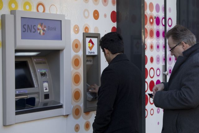 Στην κρατικοποίηση της τράπεζας SNS Reaal προχώρησε η Ολλανδία